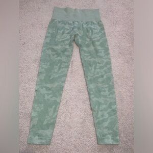 NVGTN Women’s Green Camouflage Leggings - Medium